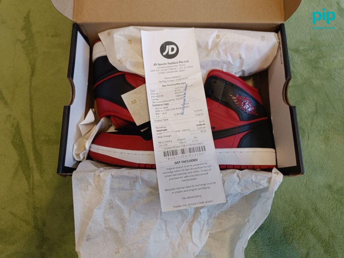 Authentic Air Jordans come with specific packaging