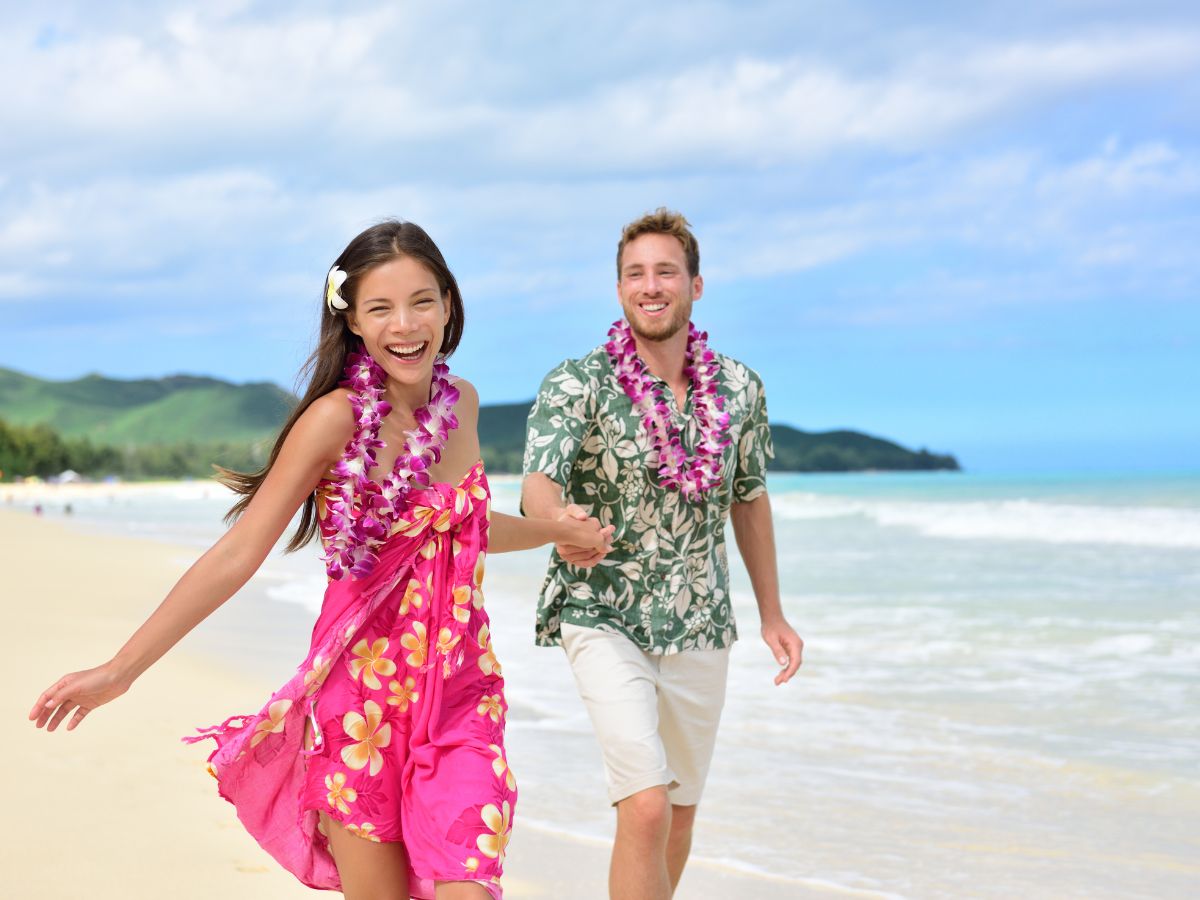 Perfect for hot days, Hawaiian shirts allow for air circulation and help prevent overheating